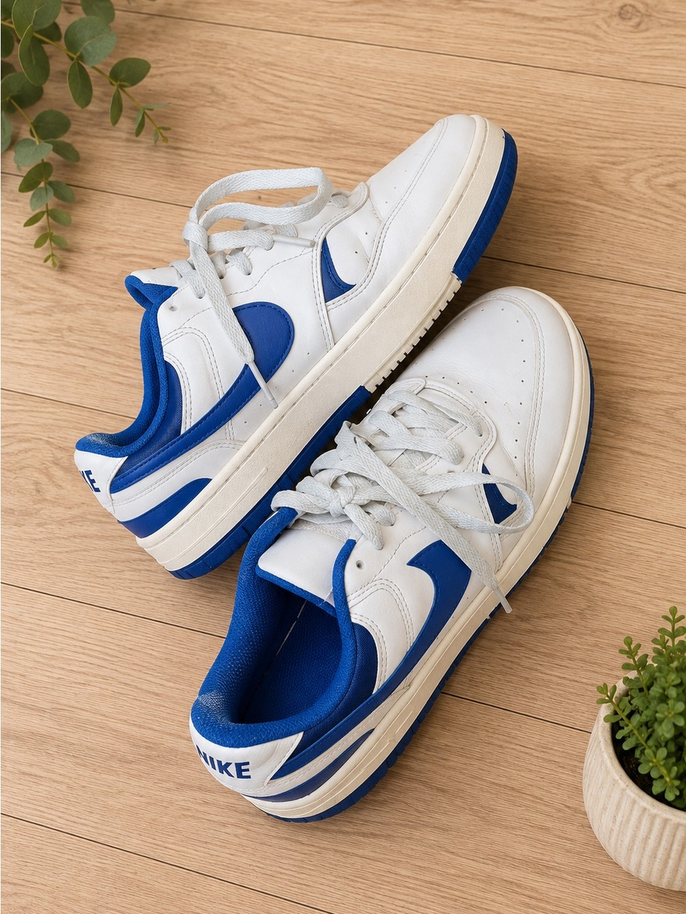 Nike Gamma Force Women’s 9 White Game Royal Blue Sneakers